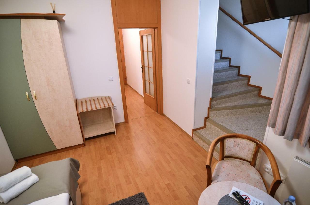 Penzion Pod Radnici Hustopece Luaran gambar